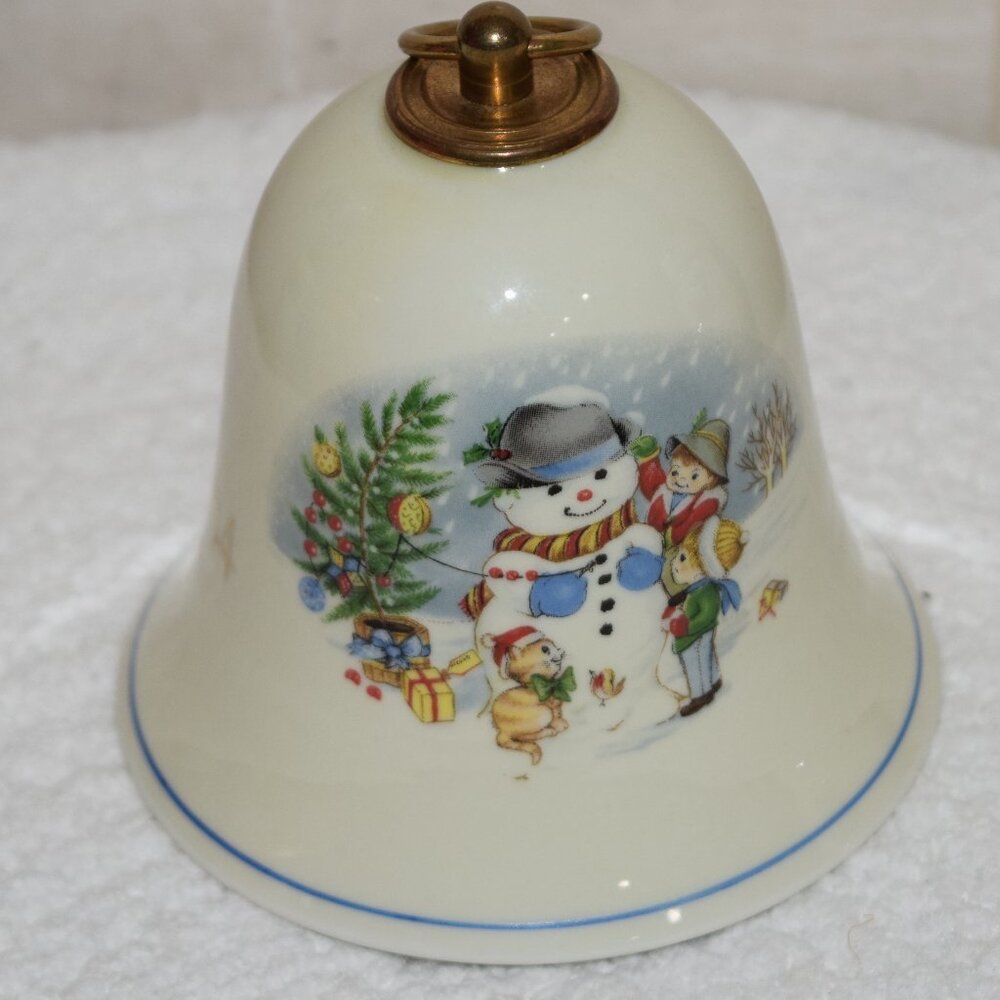 VTG Trim Shoppe Germany White Christmas 1994 Ornament Musical Bell Porcelain M7